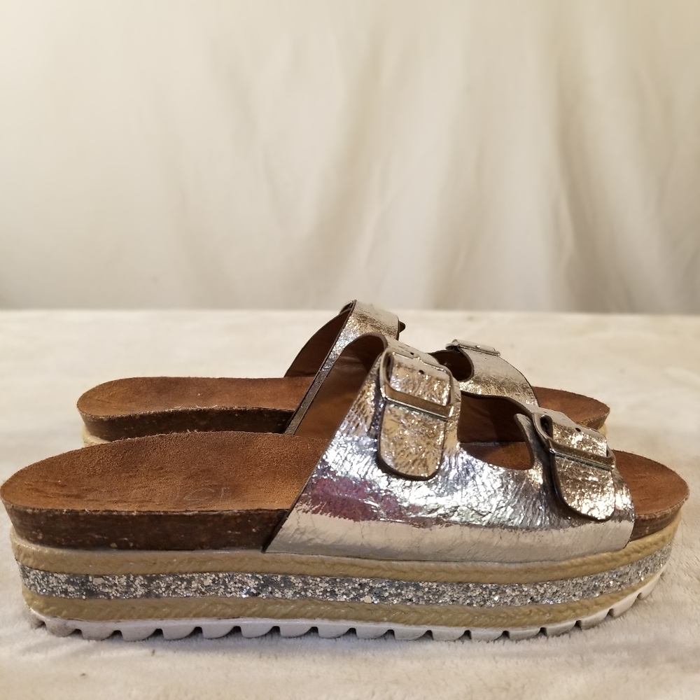 Rouge Silver Metalic Double Buckle Sandals - Picture 4 of 6